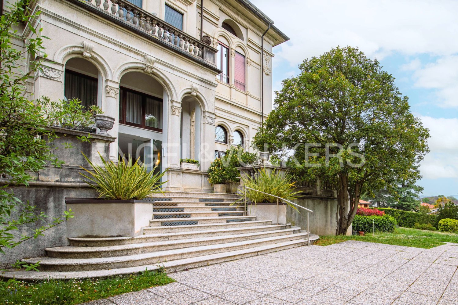 3 bedrooms Apartment in Varese, Italy No. 220358