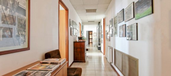 426m² Office in Rome, Italy No. 338953 2