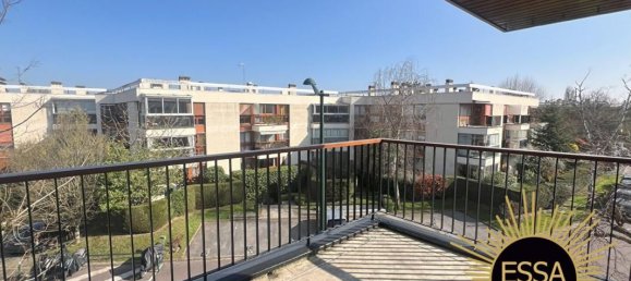Apartamento de 4 dormitorios en Yvelines, France No. 330681 2