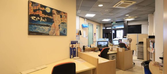 Propiedad comercial de 3 habitaciónes en Rimini, Italy No. 20629 17