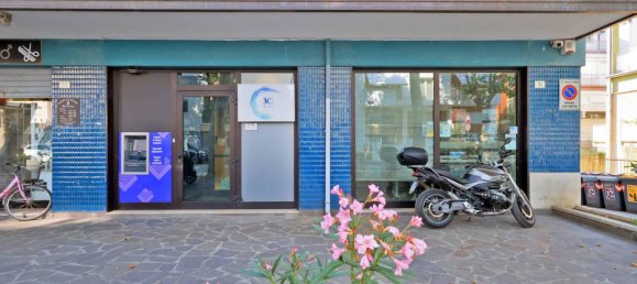 Propiedad comercial de 3 habitaciónes en Rimini, Italy No. 20629 3