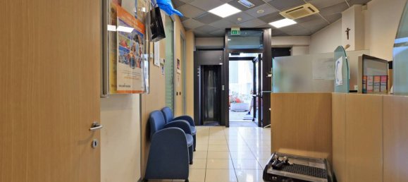 Propiedad comercial de 3 habitaciónes en Rimini, Italy No. 20629 20