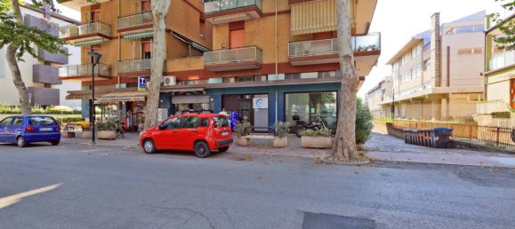 Propiedad comercial de 3 habitaciónes en Rimini, Italy No. 20629 4