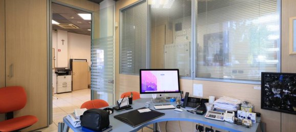 Propiedad comercial de 3 habitaciónes en Rimini, Italy No. 20629 11