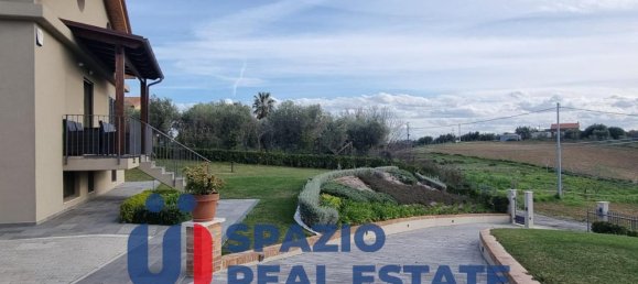 5 rooms Building in Roseto degli Abruzzi, Italy No. 38049 6