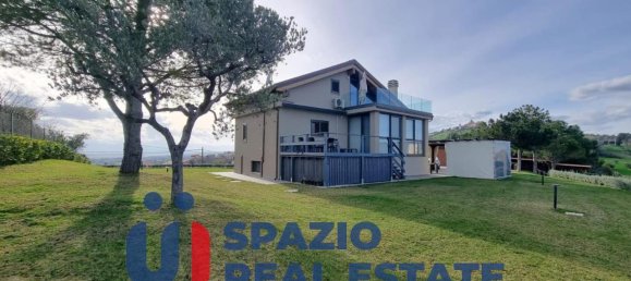5 rooms Building in Roseto degli Abruzzi, Italy No. 38049 3