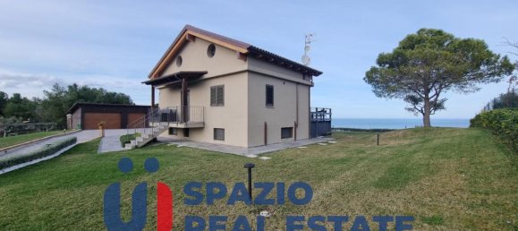 5 rooms Building in Roseto degli Abruzzi, Italy No. 38049 2