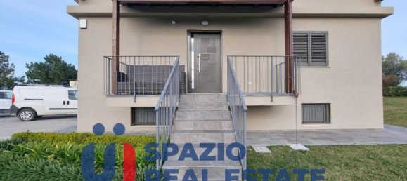 5 rooms Building in Roseto degli Abruzzi, Italy No. 38049 8