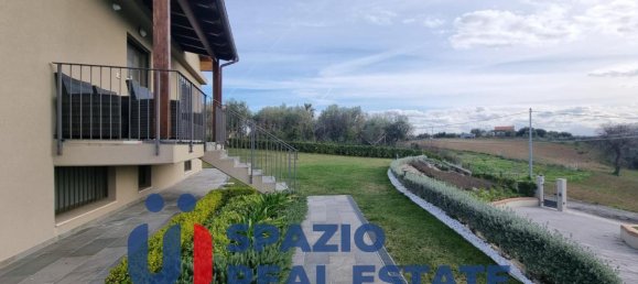 5 rooms Building in Roseto degli Abruzzi, Italy No. 38049 7