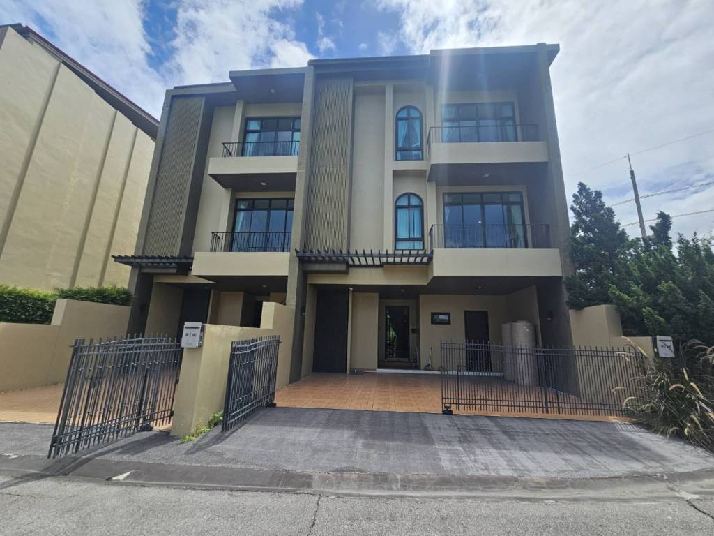 3 bedrooms Townhouse in Hua Hin, Thailand No. 62051