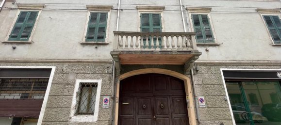 5 rooms Building in Gualtieri, Italy No. 38798 5