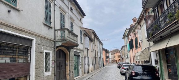 5 rooms Building in Gualtieri, Italy No. 38798 2