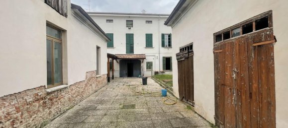 5 rooms Building in Gualtieri, Italy No. 38798 18