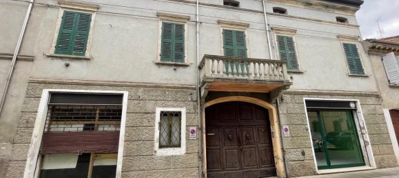 5 rooms Building in Gualtieri, Italy No. 38798 4