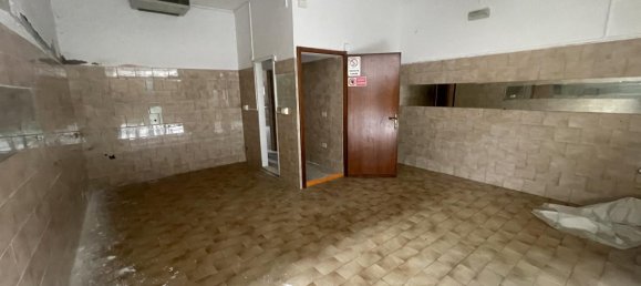 5 rooms Building in Gualtieri, Italy No. 38798 9