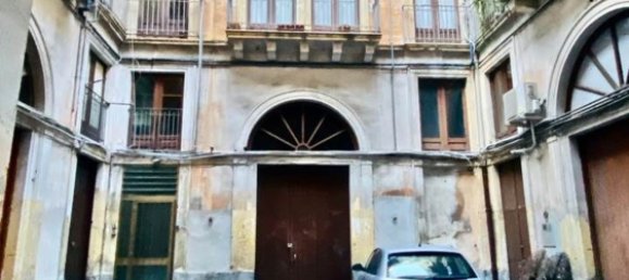 Квартира с 4 комнатами в Катания, Италия № 290451 3