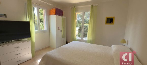 Villa de 3 dormitorios en La Roquebrussanne, France No. 342558 9