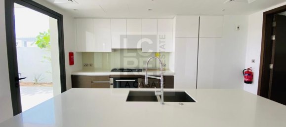 4 bedrooms Villa in Yas Island, UAE No. 7469 4