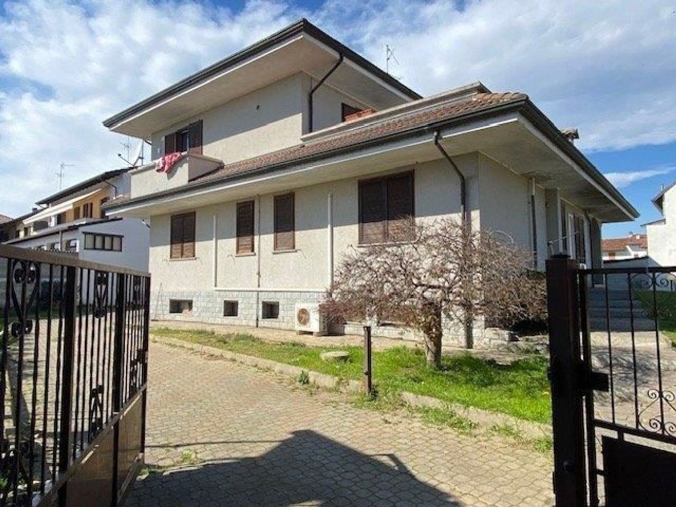 5 chambres Villa à Confienza, Italy No. 392039