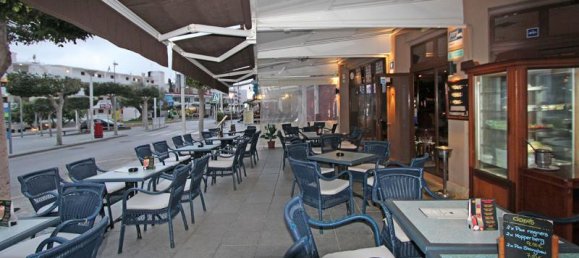 90m² Commercial property in Santa Ponsa, Spain No. 14210 2