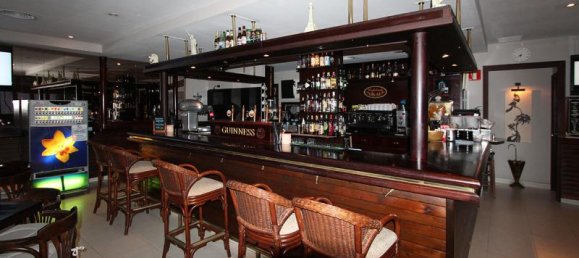 90m² Commercial property in Santa Ponsa, Spain No. 14210 3