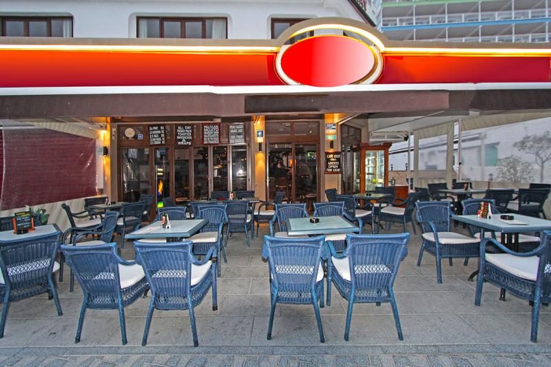 90m² Commercial property in Santa Ponsa, Spain No. 14210