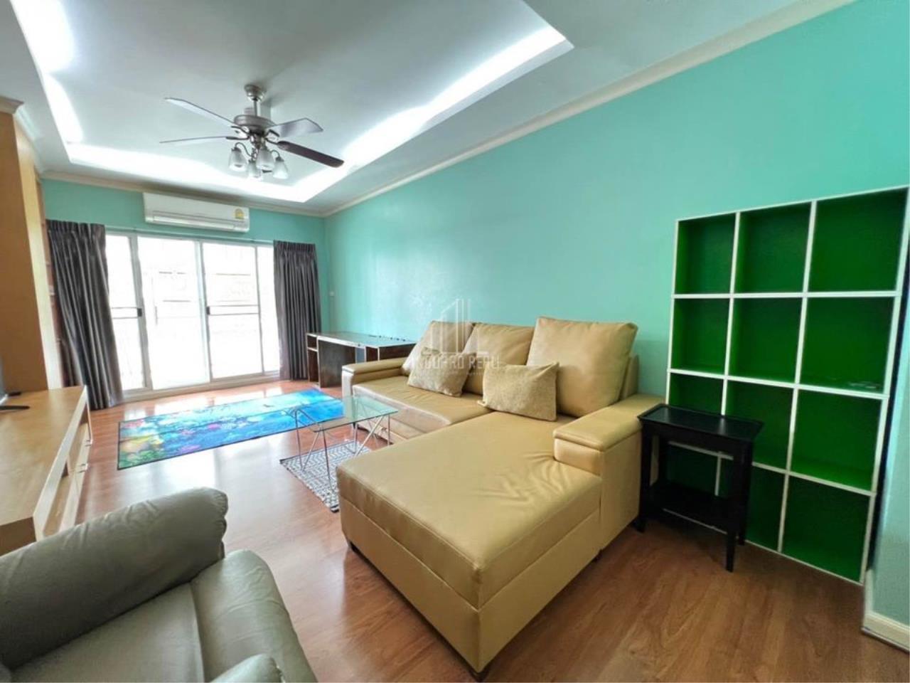 3 bedrooms Condo in Bangkok, Thailand No. 8871