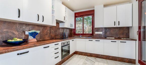 4 bedrooms House in Malaga, Spain No. 23687 7