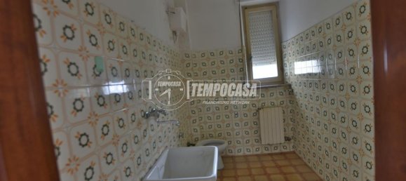 3-salle Appartement à Castelraimondo, Italy No. 146406 10