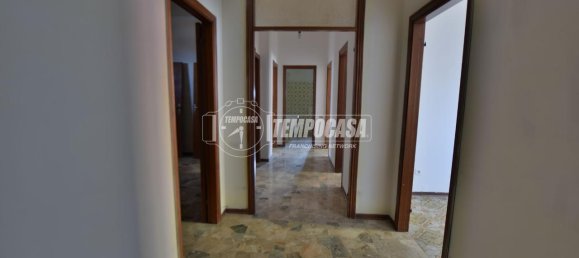 3-salle Appartement à Castelraimondo, Italy No. 146406 6