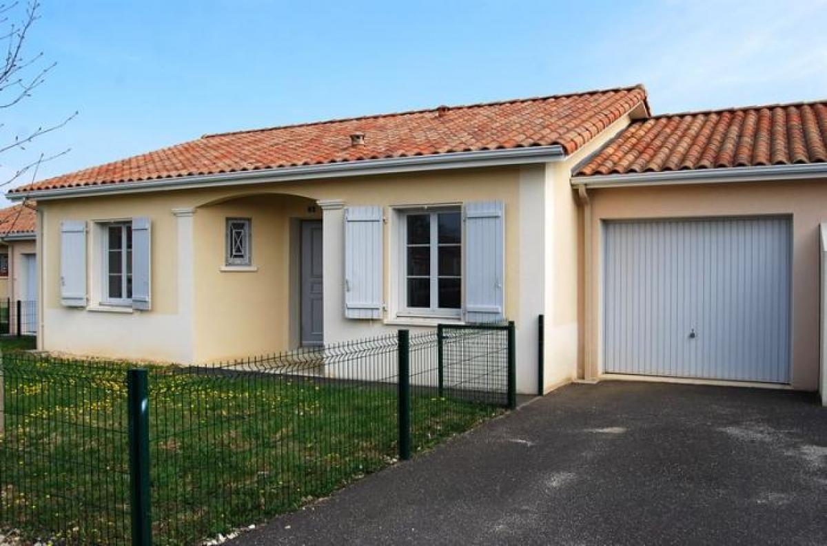 2 غرف نوم مكتب في Ruffec, France رقم 22502