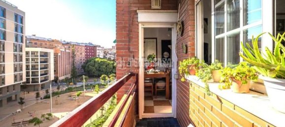 Apartamento de 3 dormitorios en Sants-Montjuïc, Spain No. 145910 6