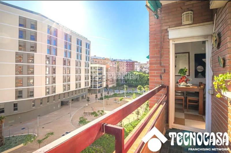 Apartamento de 3 dormitorios en Sants-Montjuïc, Spain No. 145910