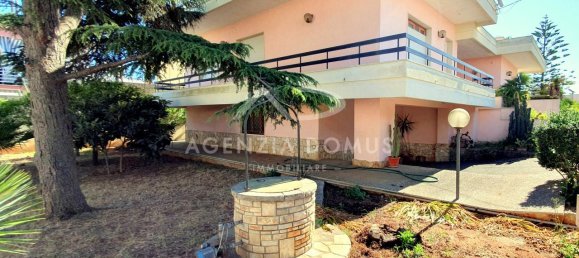 5 rooms Villa in Racale, Italy No. 102777 3