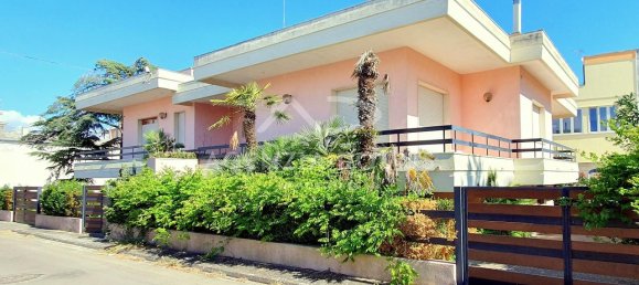 5 rooms Villa in Racale, Italy No. 102777 2