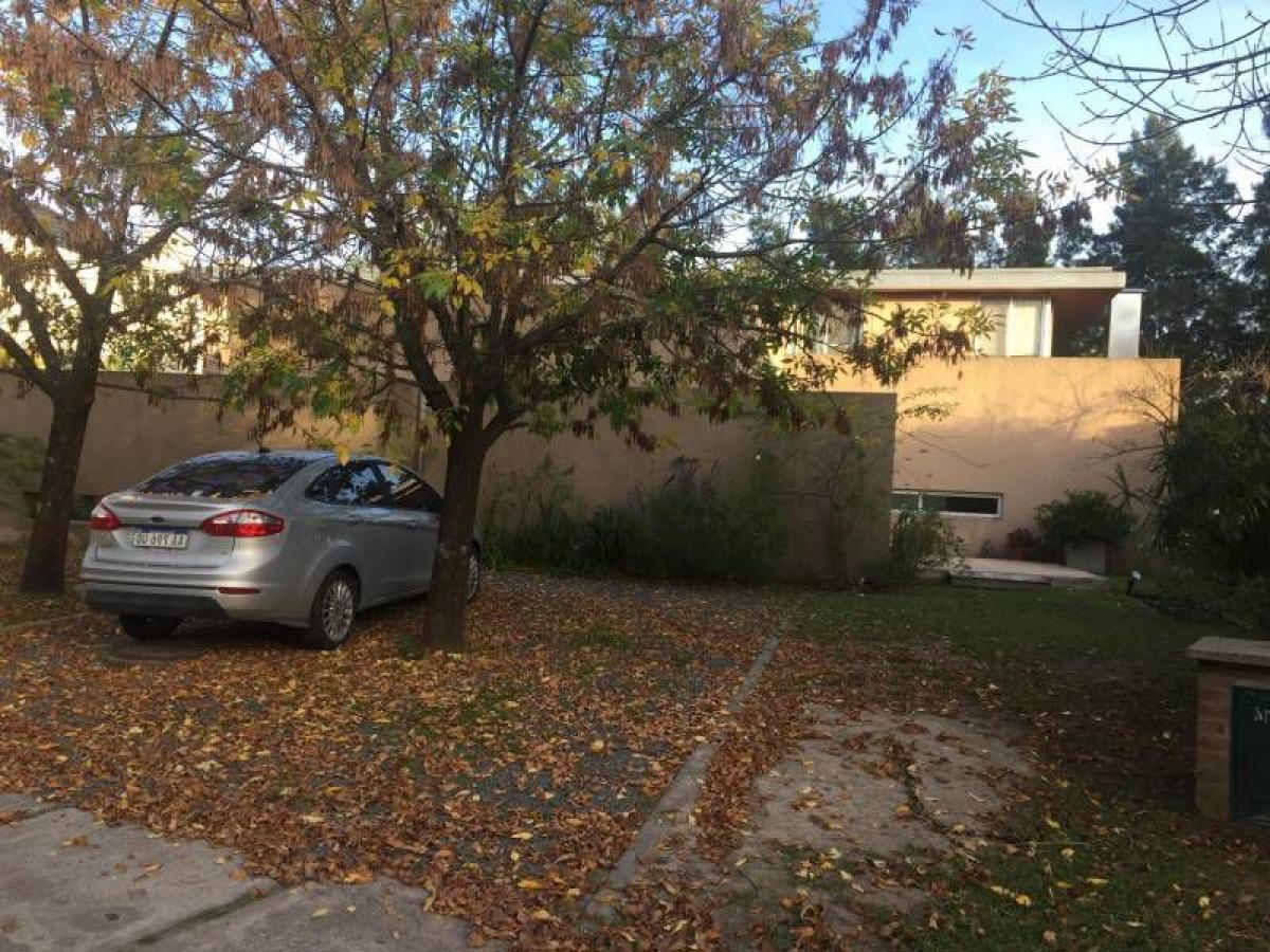 3 bedrooms House in Tigre, Argentina No. 21133