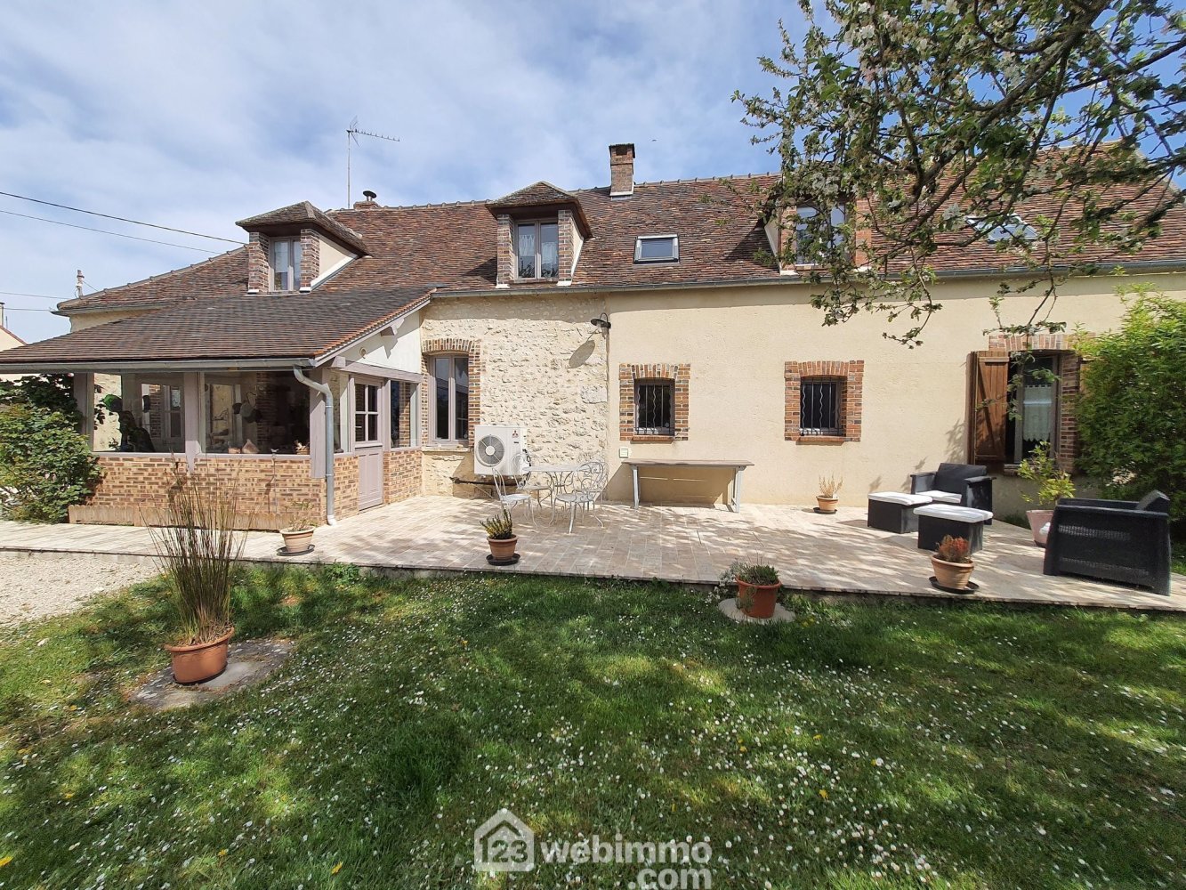 Дом с 4 спальнями в Сен-Пьер-ле-Немур, Франция № 286304