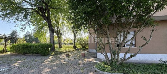 5 bedrooms Villa in Parma, Italy No. 330622 3