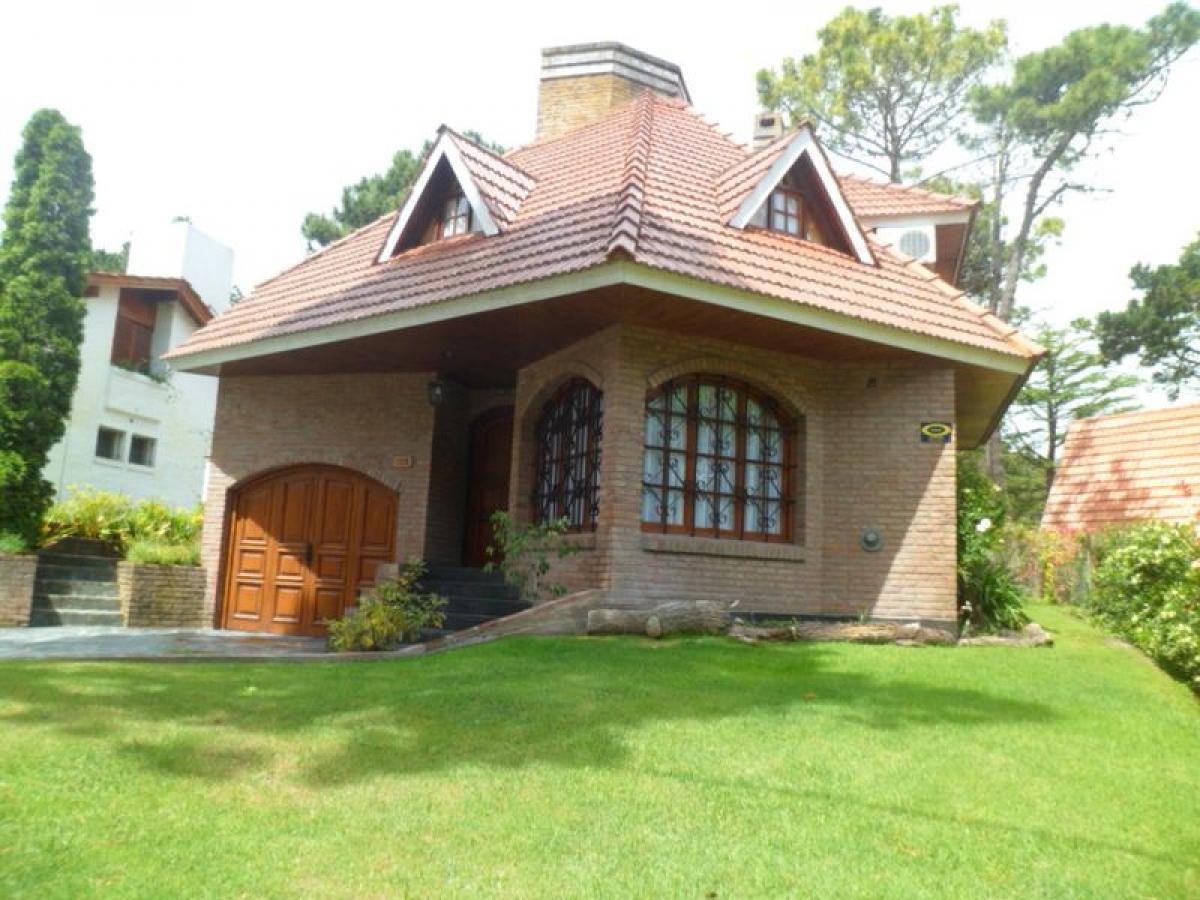 5 bedrooms House in Mar del Plata, Argentina No. 71378