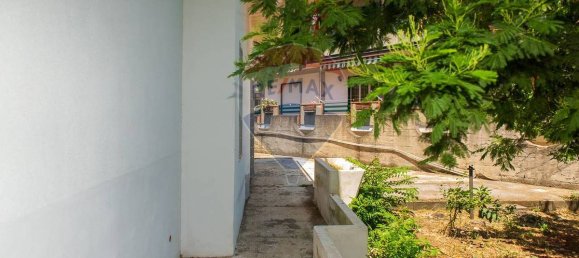 Квартира с 2 спальнями в Сан Джованни ла Пунта, Италия № 275824 18