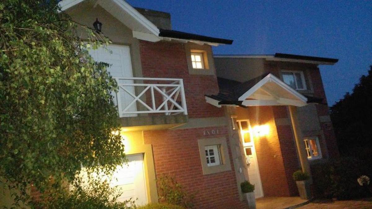 3 bedrooms House in Mar del Plata, Argentina No. 91041