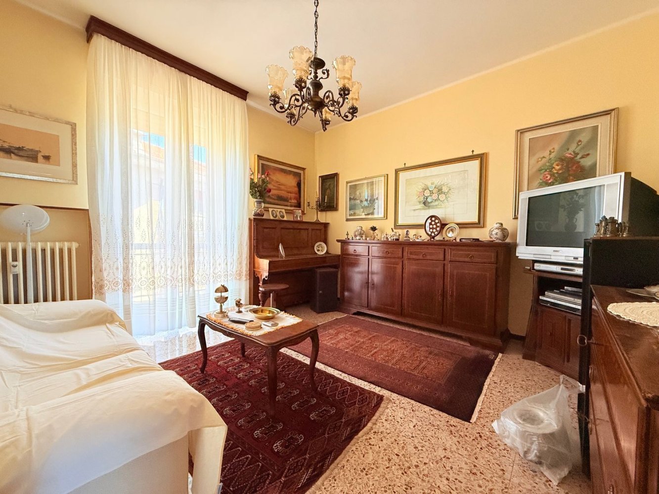 5 bedrooms Apartment in Tortona, Italy No. 323947