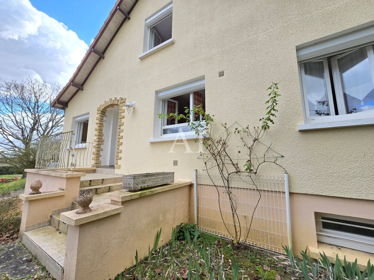 Villa de 4 dormitorios en Saint-Doulchard, France No. 88892