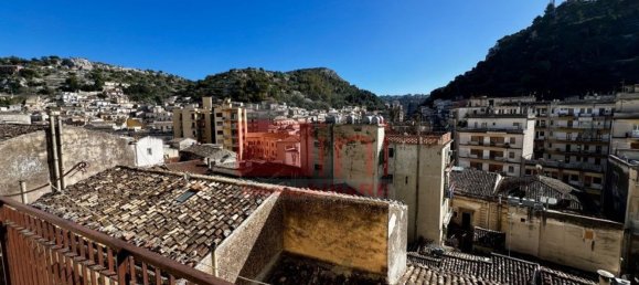 5 rooms Apartment in Modica, Italy No. 197637 8