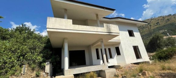 6 rooms Villa in Fondi, Italy No. 88151 2