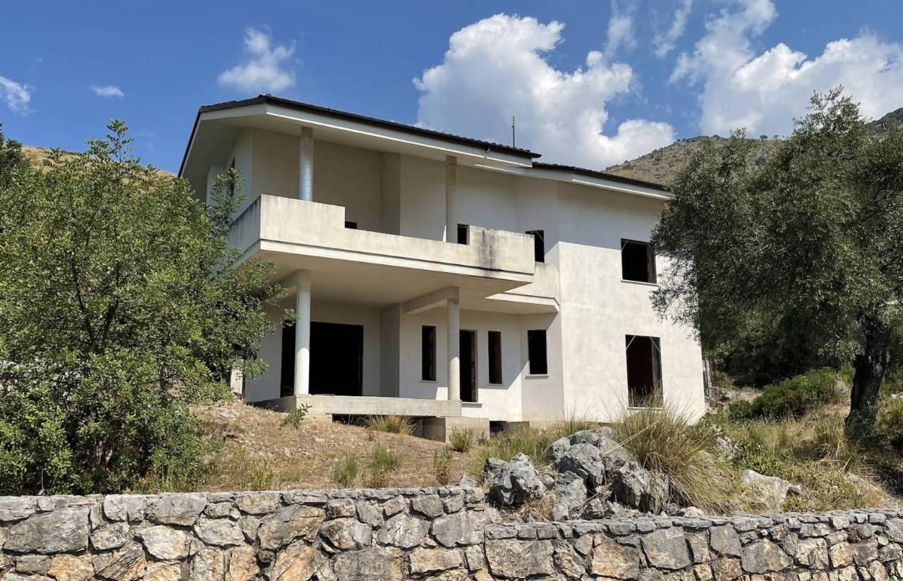 6 rooms Villa in Fondi, Italy No. 88151