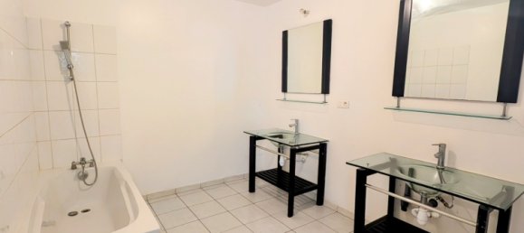 3 bedrooms House in Saint-Quentin, France No. 269706 9