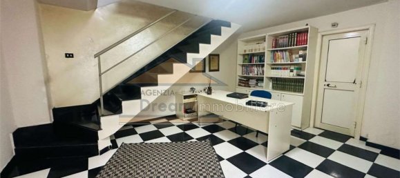 Edifício em Giugliano in Campania, Italy 450 m² N.º 134026 13