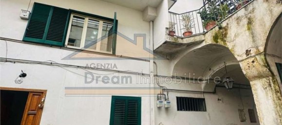 Edifício em Giugliano in Campania, Italy 450 m² N.º 134026 10