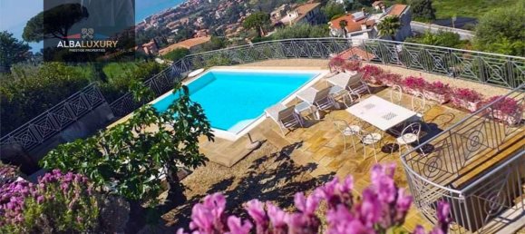 4 bedrooms Villa in Bordighera, Italy No. 543 2